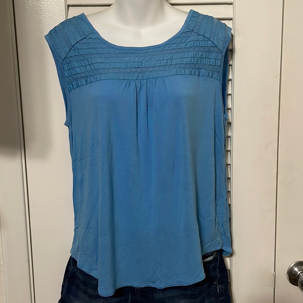 M LC Lauren Conrad sleeveless light blue top. Excellent condition.